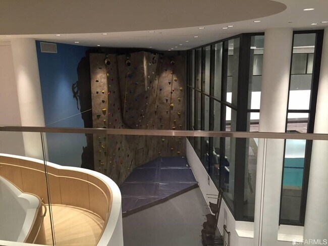 Building Photo - 338 Main St