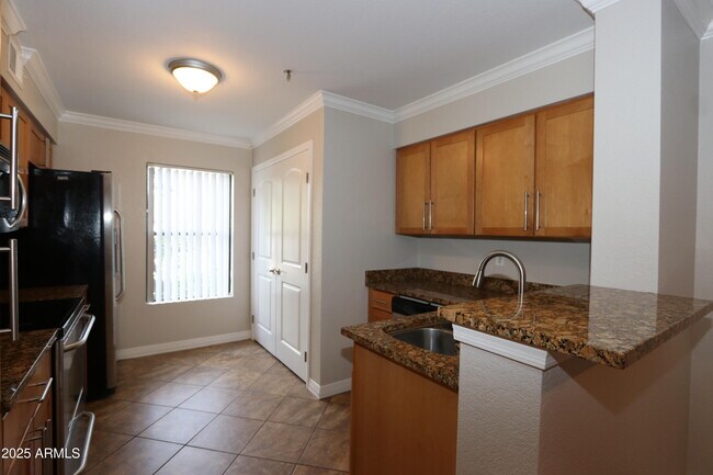 Building Photo - 2025 E Campbell Ave