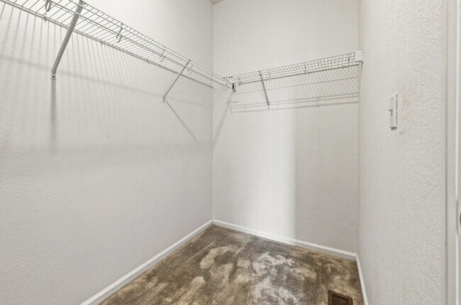 Building Photo - $2,495.95 - 3 Bed, 2.5 Bath Townhome in Aurora with Central AC and In Unit Laundry!