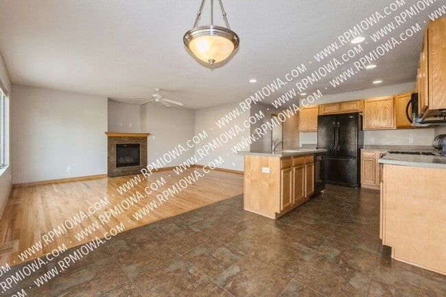 Building Photo - 440 SE Sagewood Cir