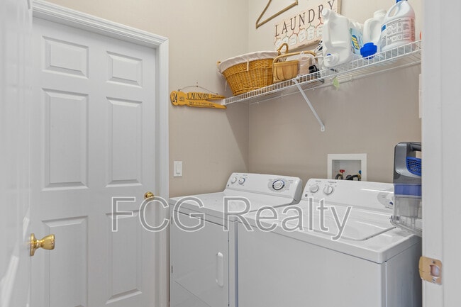 Building Photo - 825 Wildflower Rd