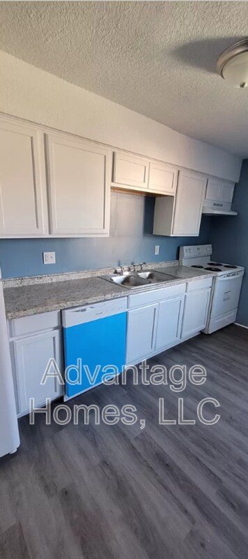 Building Photo - 744 N 70th St