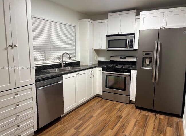 Building Photo - 7910 SW 131st Ave