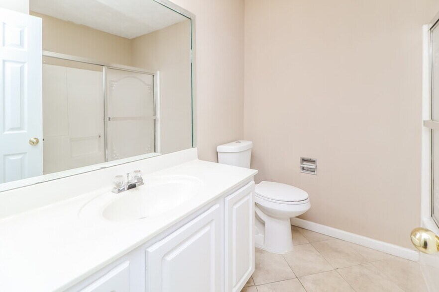 Building Photo - 2185 Woodbriar Dr