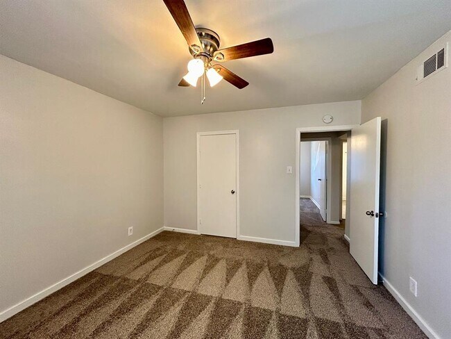 Building Photo - 3629 N MacGregor Way
