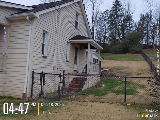 Building Photo - 839 Vine St