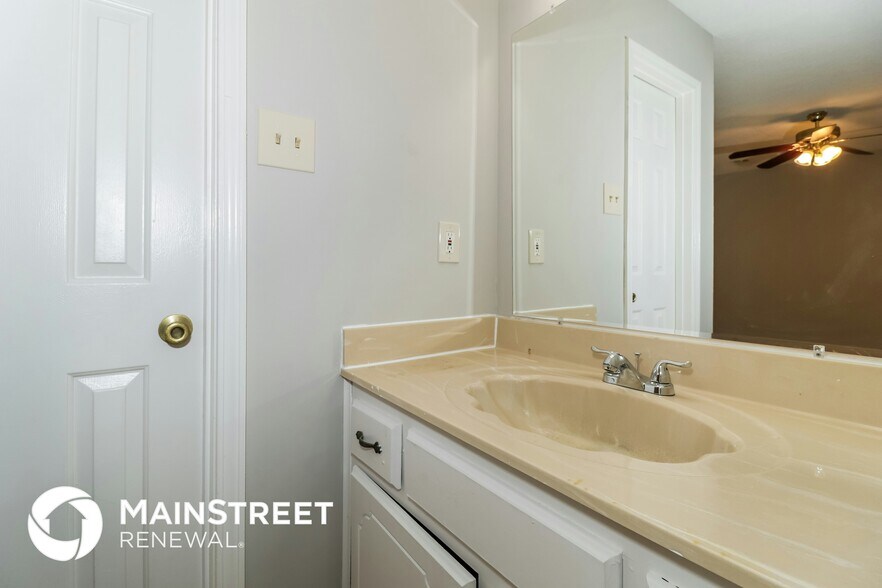 Building Photo - 4022 Castile St