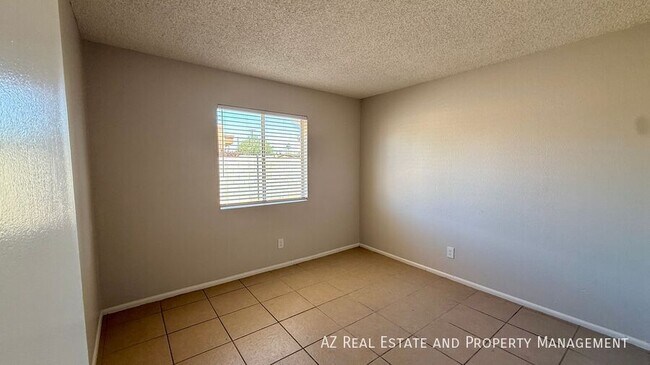 Building Photo - 4502 W Edgemont Ave