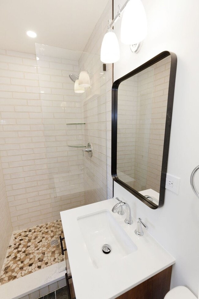 Building Photo - Renovated Home!