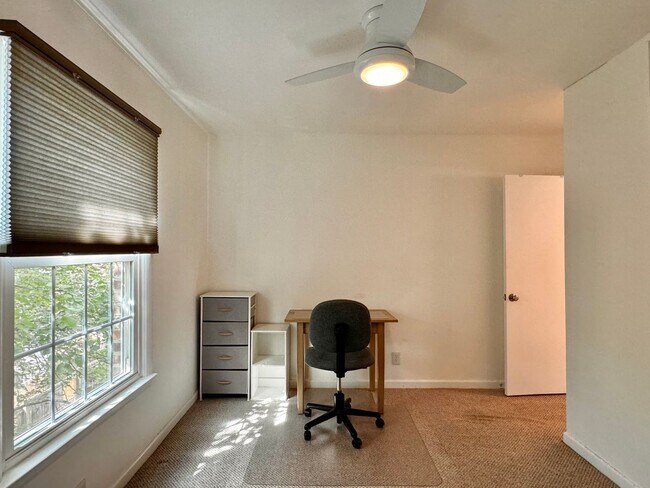 Building Photo - Renovated Condo near Stonefield Shopping! Gorgeous & ready for move in now!