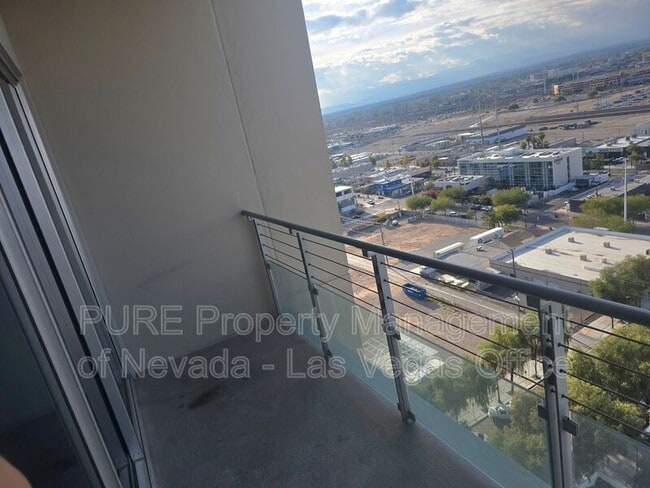 Building Photo - 200 Hoover Ave