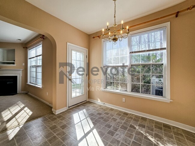 Building Photo - 805 Parkland Pl