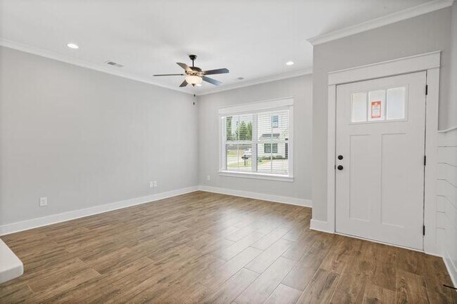 Building Photo - 1504 Cottage Grv
