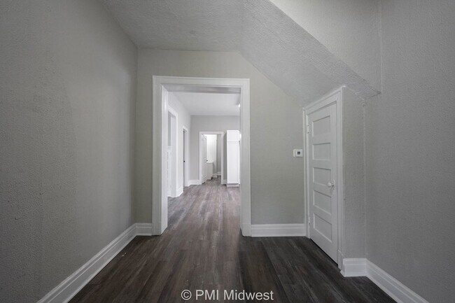 Building Photo - "Charming 3-Bedroom Duplex Haven on W 29th St – Spacious 1031 Sq Ft Gem in Indianapolis!"