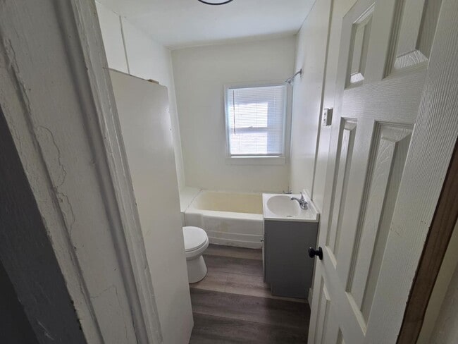 Building Photo - 616 10th St