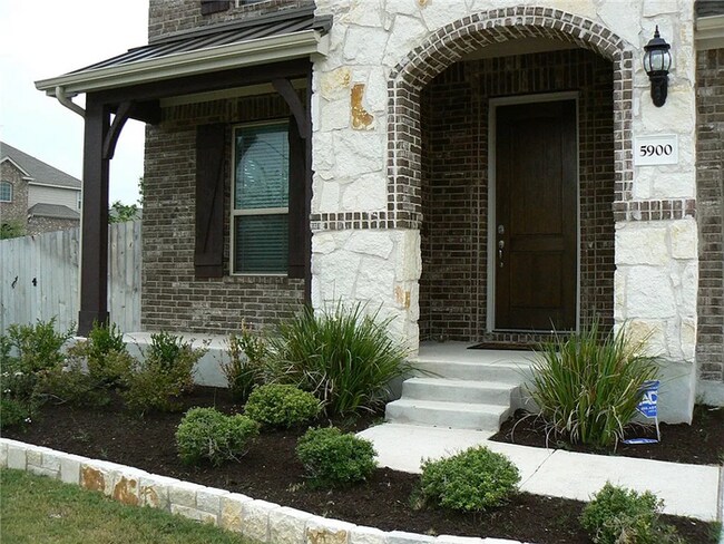 Building Photo - Coming Soon 4BR/2.5BA w/ Fenced Yard + Assigned Parking in Round Rock, TX