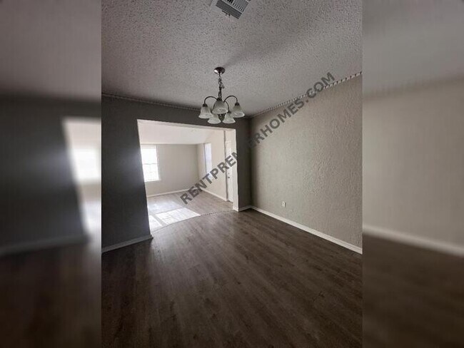 Building Photo - 2632 SW 90th Pl