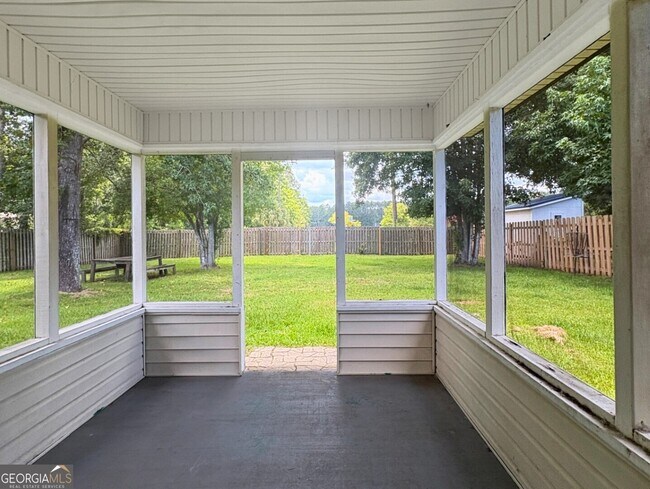 Building Photo - 1108 Sussex St