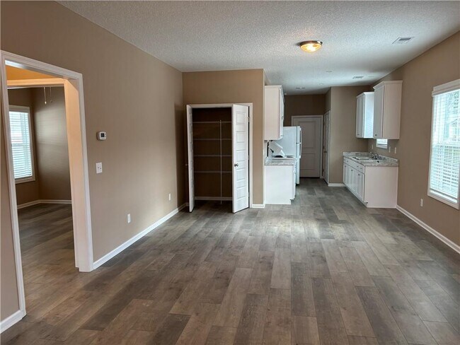 Building Photo - 3424 Hardee Ave