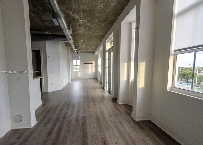 Building Photo - 1791 NE Miami Gardens Dr