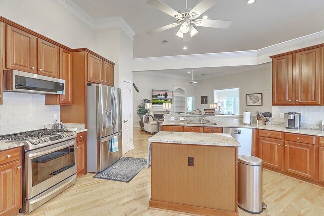 Building Photo - FULLY FURNISHED Mount Pleasant Home! 6-9 m...