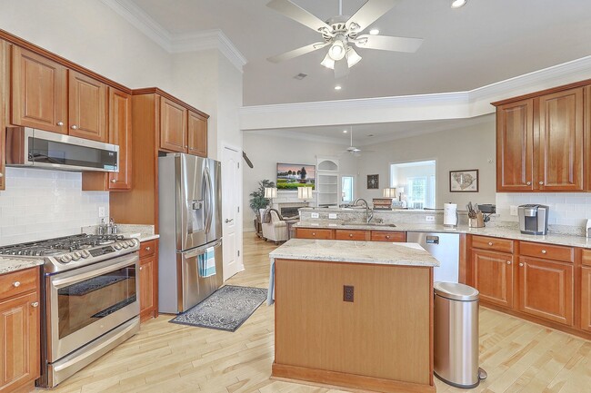 Building Photo - FULLY FURNISHED Mount Pleasant Home! 6 mon...