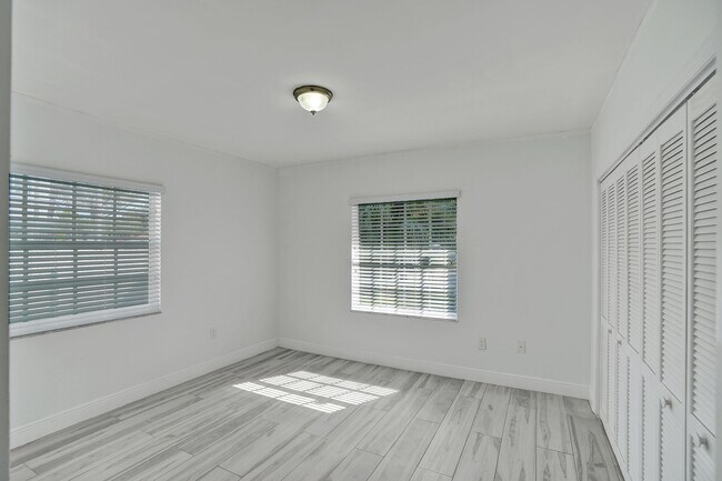 Building Photo - 5721 SW 11th St