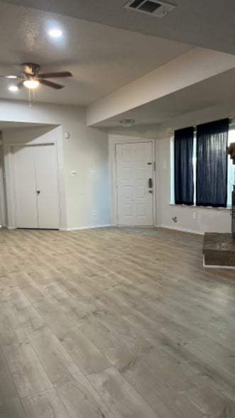 Building Photo - 3023 Oak Ridge Pl
