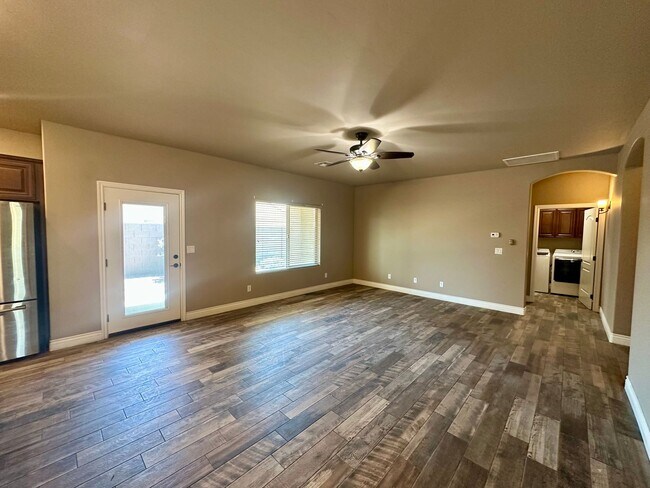 Building Photo - Gorgeous 3 bedroom, 2 bathroom home with 3 car garage