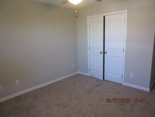 Building Photo - Beautiful 4 Bedroom in Navarre!