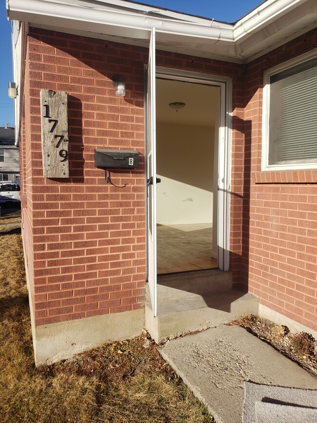 Building Photo - 1779 E Osage Orange Ave