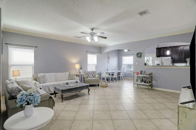 Building Photo - Elegant Two-Story Home in Exclusive Gated ...