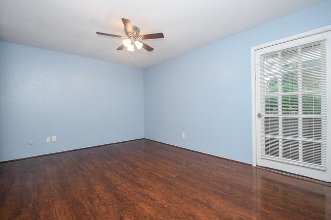 Building Photo - 10603 S Wilcrest Dr