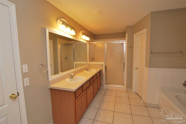 Building Photo - 1015 Glades Ln