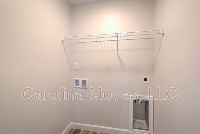 Building Photo - 1303 Lindale Pl
