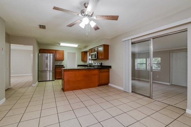 Building Photo - 239 Holiday Ln