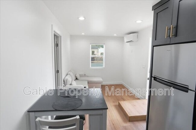 Building Photo - 27453 Santa Clarita Rd