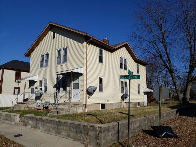 Building Photo - 3038 E Lynn St