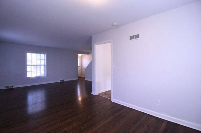 Building Photo - December FREE On This 2 Bedroom 2 Bath
