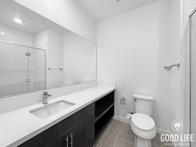 Building Photo - Beautiful 3BD/3BA w/ A/C, In-Unit Laundry, and Attached Garage in Mission Valley!