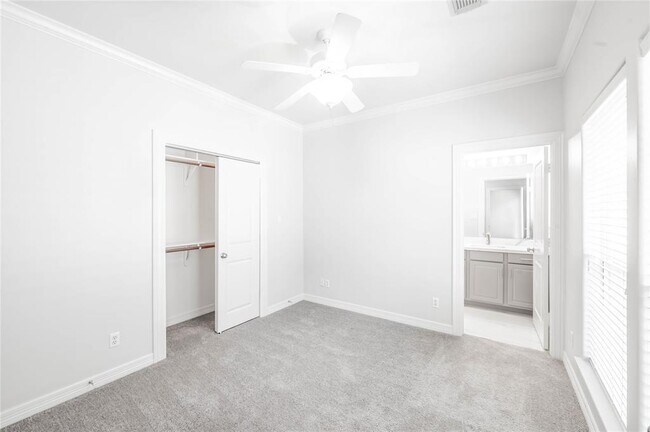 Building Photo - 643 Hartman St