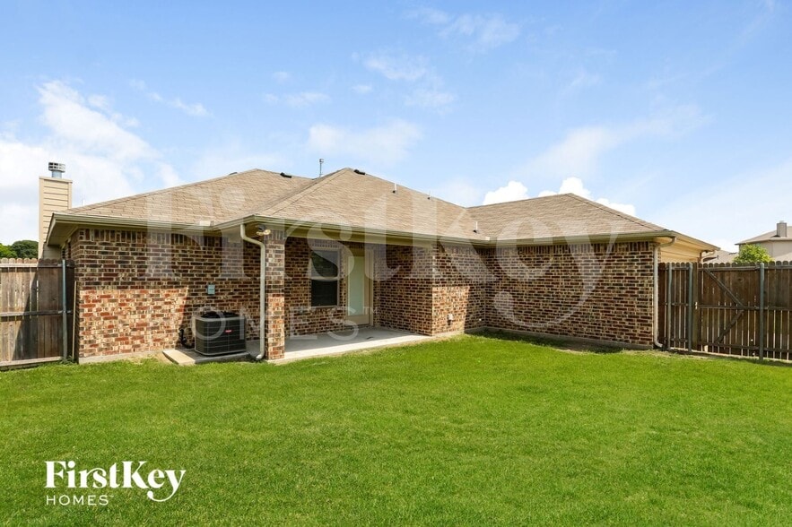 Building Photo - 623 Hilton Dr