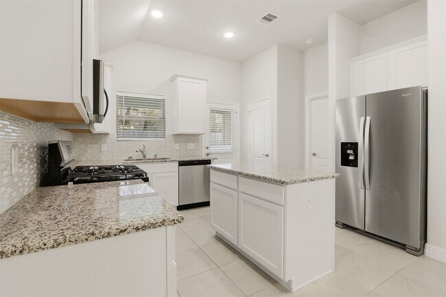 Building Photo - 40704 Guillemont Ln