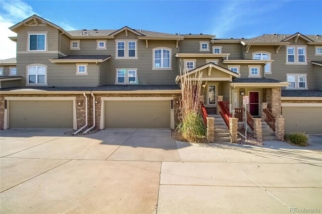 Building Photo - Stunning 3 bedroom townhome!