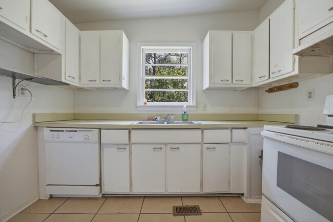 Building Photo - 1641 Atkamire Dr