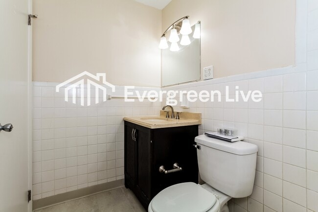 Building Photo - 859 Heatherstone Dr