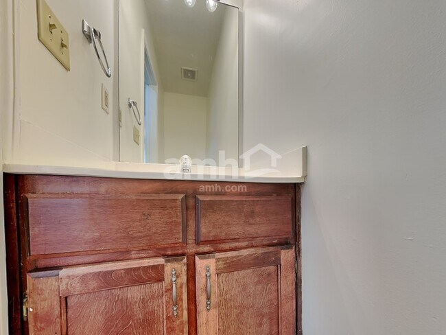 Building Photo - 5767 Lillian Bend Dr