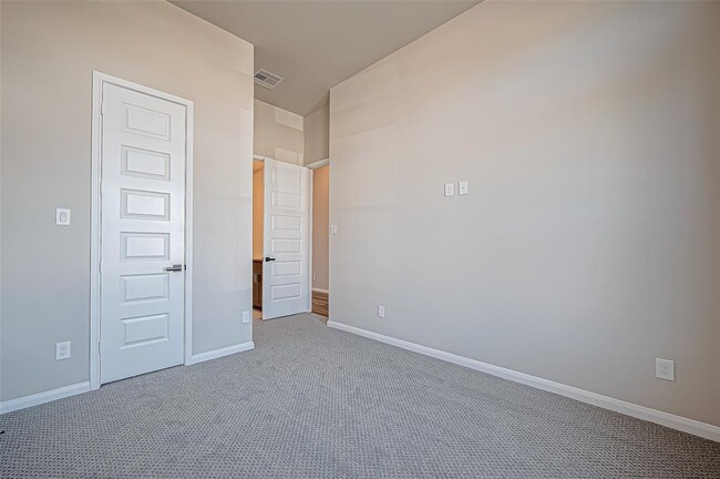 Building Photo - 451 Papershell Path
