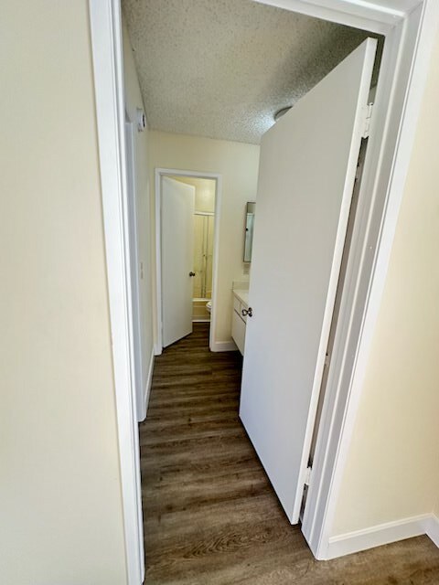 Building Photo - 6310 Hazeltine Ave