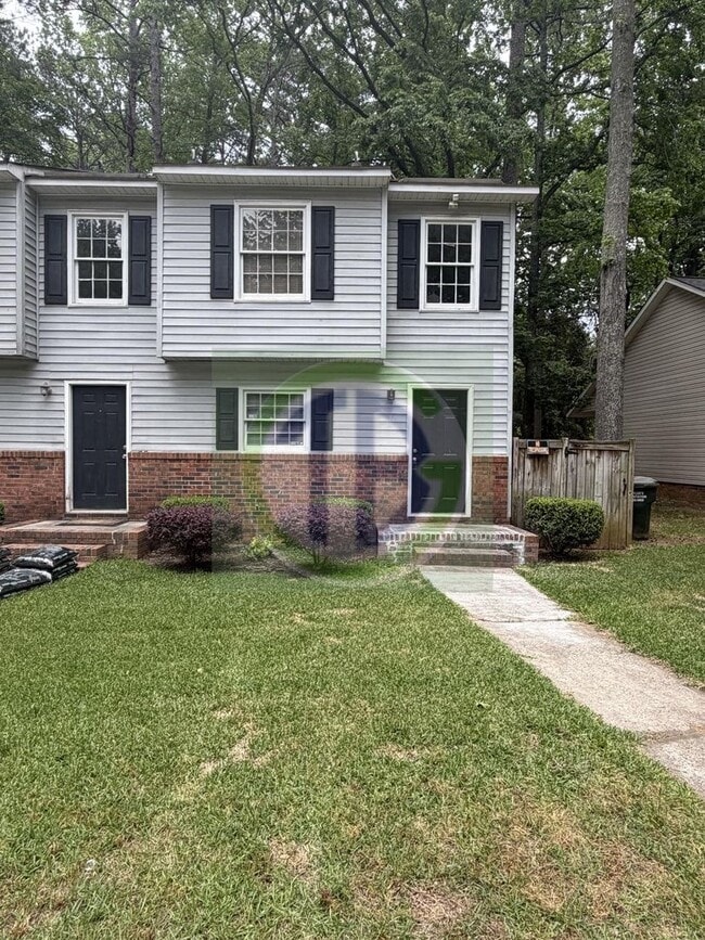 Building Photo - 2bd Townhome conveniently located to all that Irmo has to offer